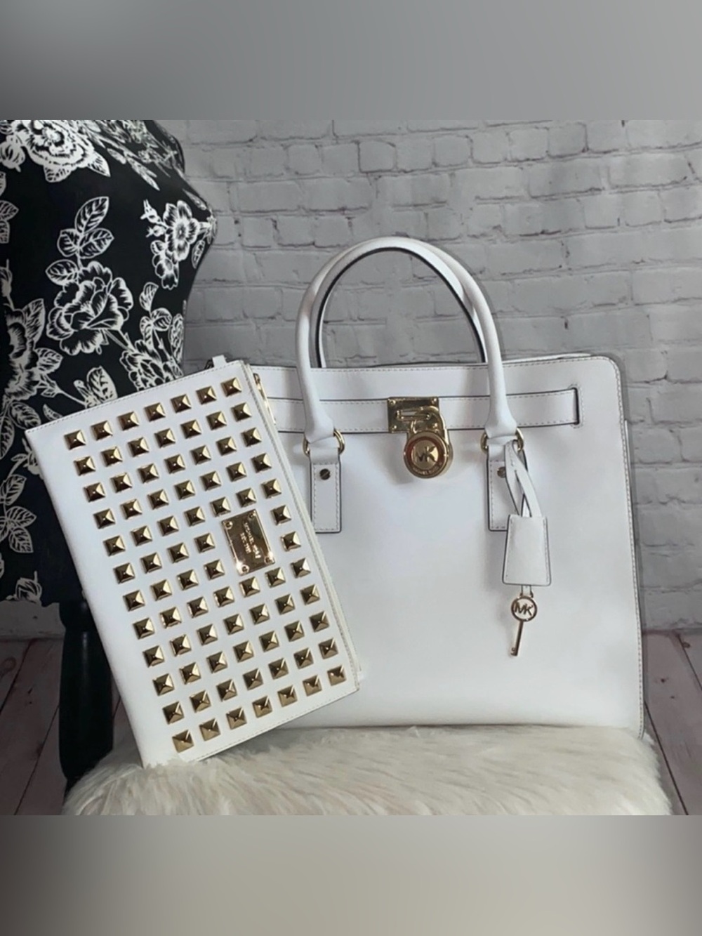 Michael Kors HAMILTON Tote/PYRAMID STUDDED XL Wristlet 2pc Set - Picture 2 of 16